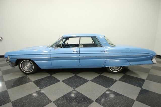 1961 Oldsmobile Eighty-Eight Holiday Sedan - photo 8