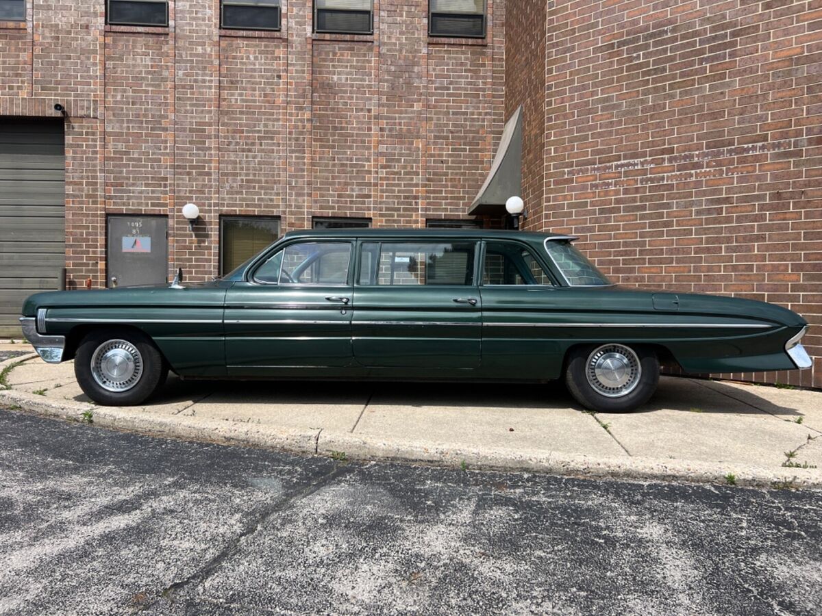 1961 Oldsmobile Dynamic 88 Limousine - photo 3