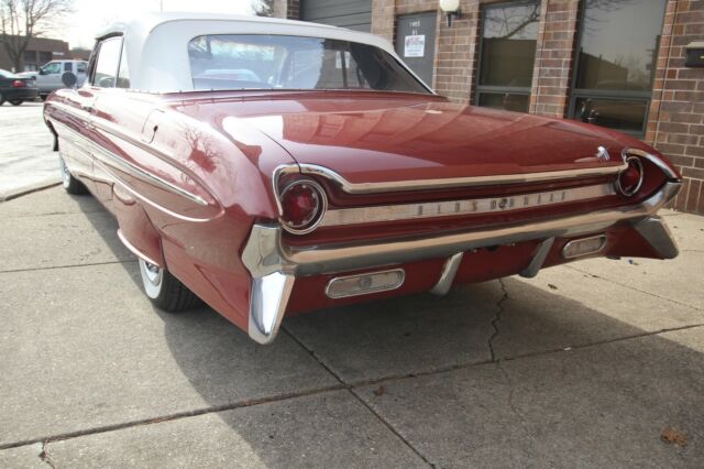 1961 Oldsmobile Eighty-Eight Convertible - photo 4