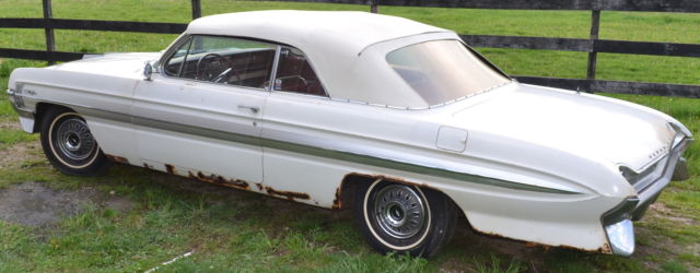 1961 Oldsmobile Starfire 2 door - photo 2