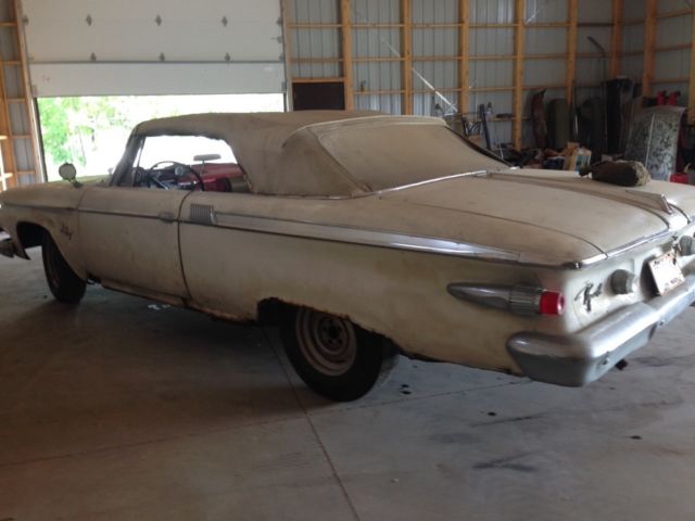 1961 Plymouth Fury - photo 2