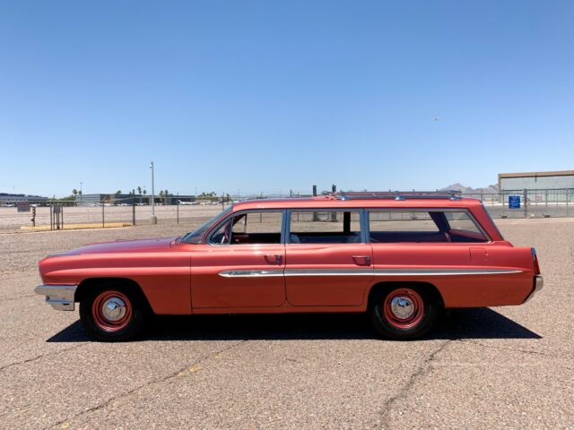 1961 Pontiac Catalina Safari Station Wagon - photo 3