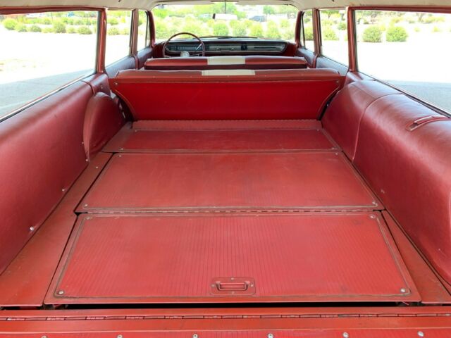 1961 Pontiac Catalina Safari Station Wagon - photo 9