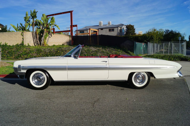 1961 Oldsmobile Starfire 394/330HP V8 CONVERTIBLE WITH FACTORY A/C - photo 2