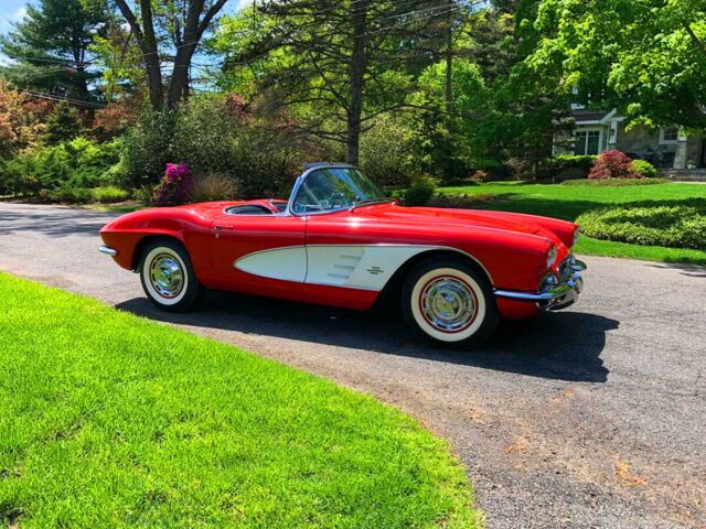1961 Chevrolet Corvette Convertible - photo 2