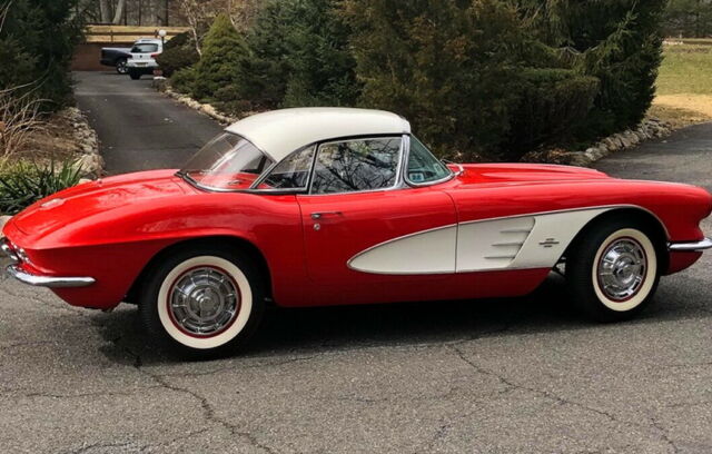 1961 Chevrolet Corvette Convertible - photo 3
