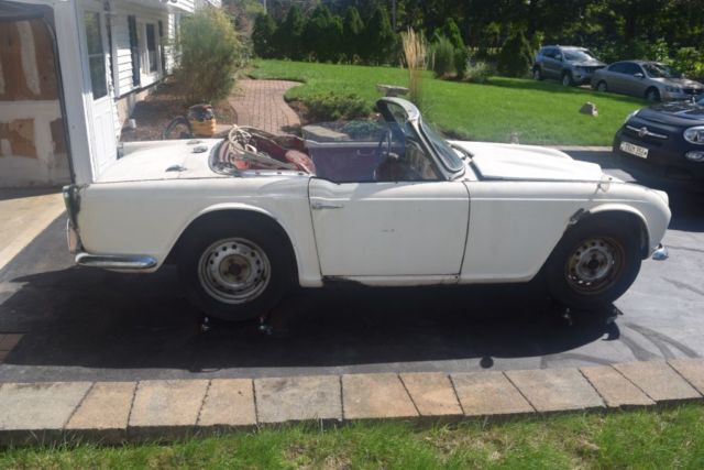1961 Triumph TR4 Convertible - photo 2