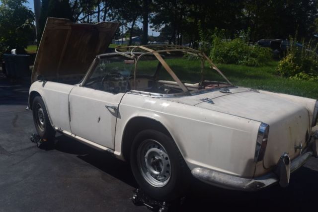 1961 Triumph TR4 Convertible - photo 9