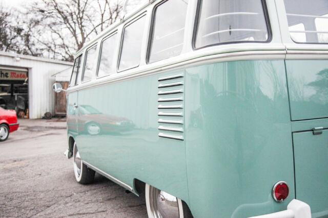 1961 Volkswagen Bus/Vanagon 15-Window Walkthrough Deluxe - photo 10