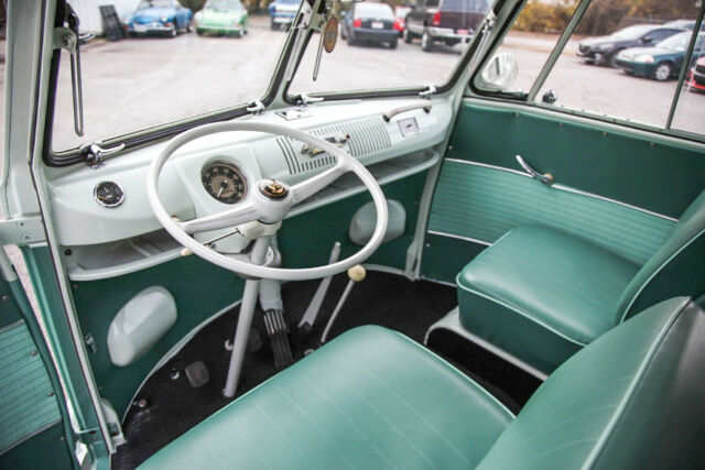 1961 Volkswagen Bus/Vanagon 15-Window Walkthrough Deluxe - photo 11