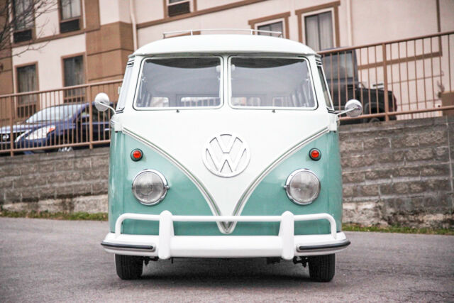 1961 Volkswagen Bus/Vanagon 15-Window Walkthrough Deluxe - photo 2