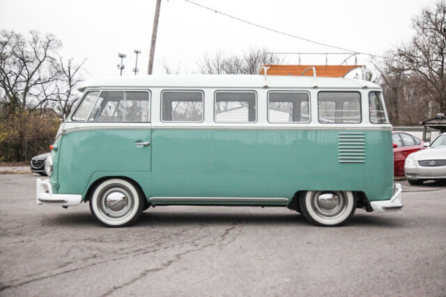 1961 Volkswagen Bus/Vanagon 15-Window Walkthrough Deluxe - photo 3