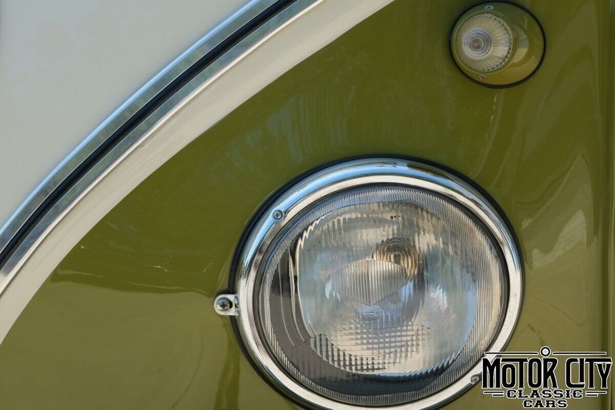 1961 Volkswagen Microbus Passenger - photo 12
