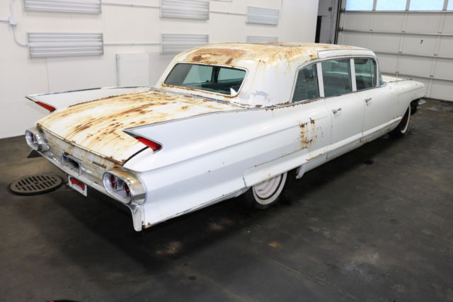 1961 Cadillac Fleetwood Runs Yard Drives 390V8 Body Int Fair Great Project - photo 9