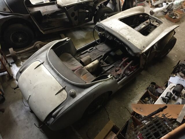 1962 Austin Healey 3000 BT7 Tri-Carb Center shift MkII - Old English White 1962 Austin Healey 3000