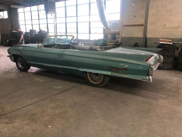 1962 Cadillac Series 62 Convertible - photo 4