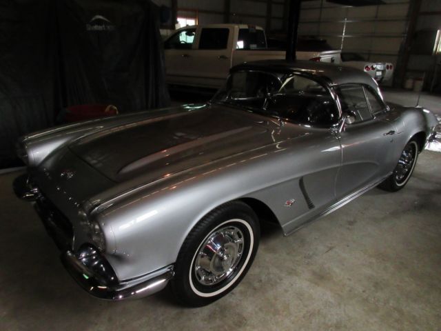 1962 CHEVROLET CORVETTE 340 HP, 4 speed, Positraction . Both Tops EXCELLENT 1962 Chevrolet Corvette CONVERTIBLE