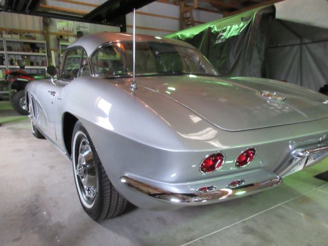 1962 Chevrolet Corvette CONVERTIBLE - photo 4