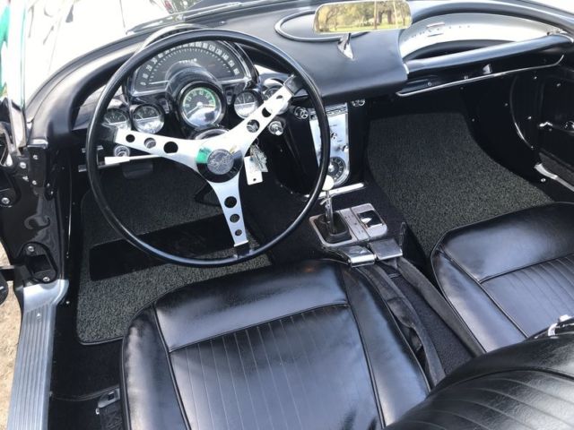1962 Chevrolet Corvette 62 roadster 327 340 hp 4 speed hardtop nice driver - photo 11