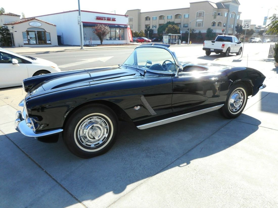 1962 Chevrolet Corvette both tops 1962 Chevrolet Corvette