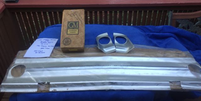 1962 Chevrolet Impala STATION WAGON NOS TAILGATE & COVE TRIM INSERTS - photo 2