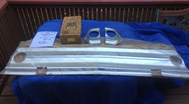 1962 Chevrolet Impala STATION WAGON NOS TAILGATE & COVE TRIM INSERTS - photo 3