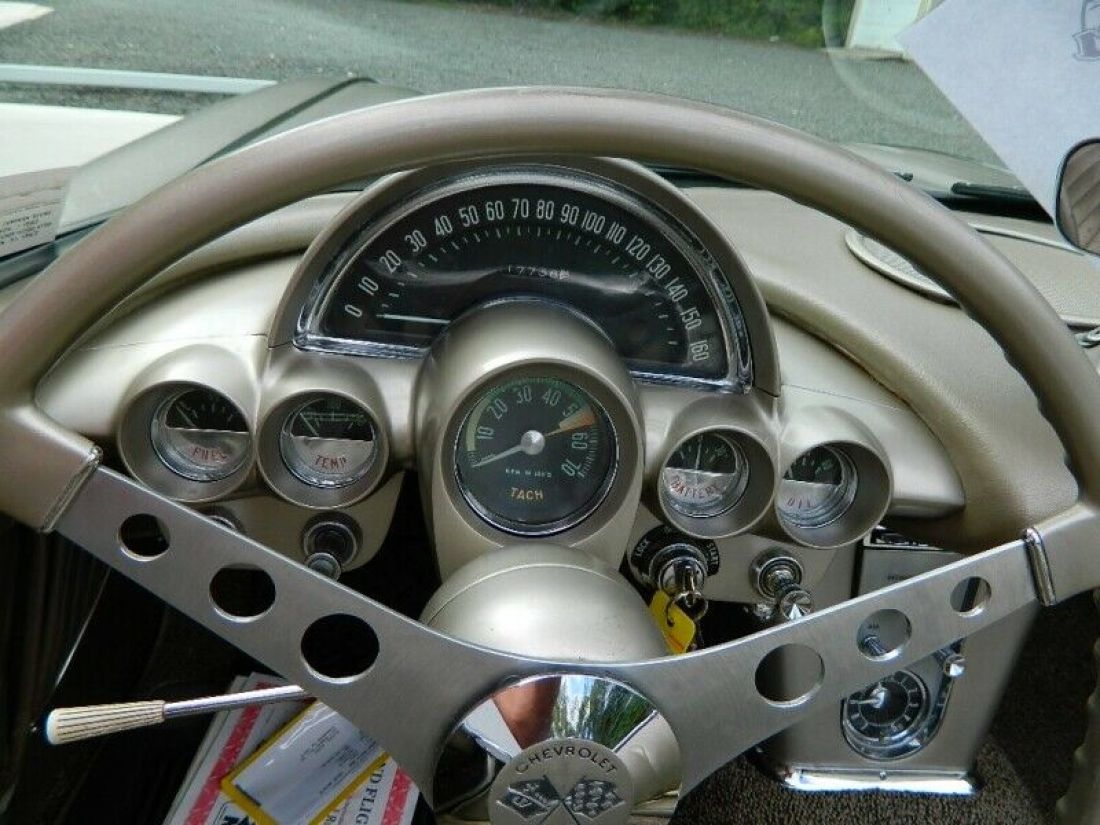 1962 Chevrolet Corvette Convertible - photo 5