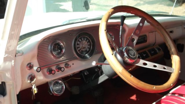 1962 Ford F-100 V8 two tone with chrome bumpers. - photo 10
