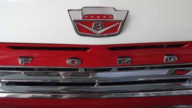 1962 Ford F-100 V8 two tone with chrome bumpers. - photo 5