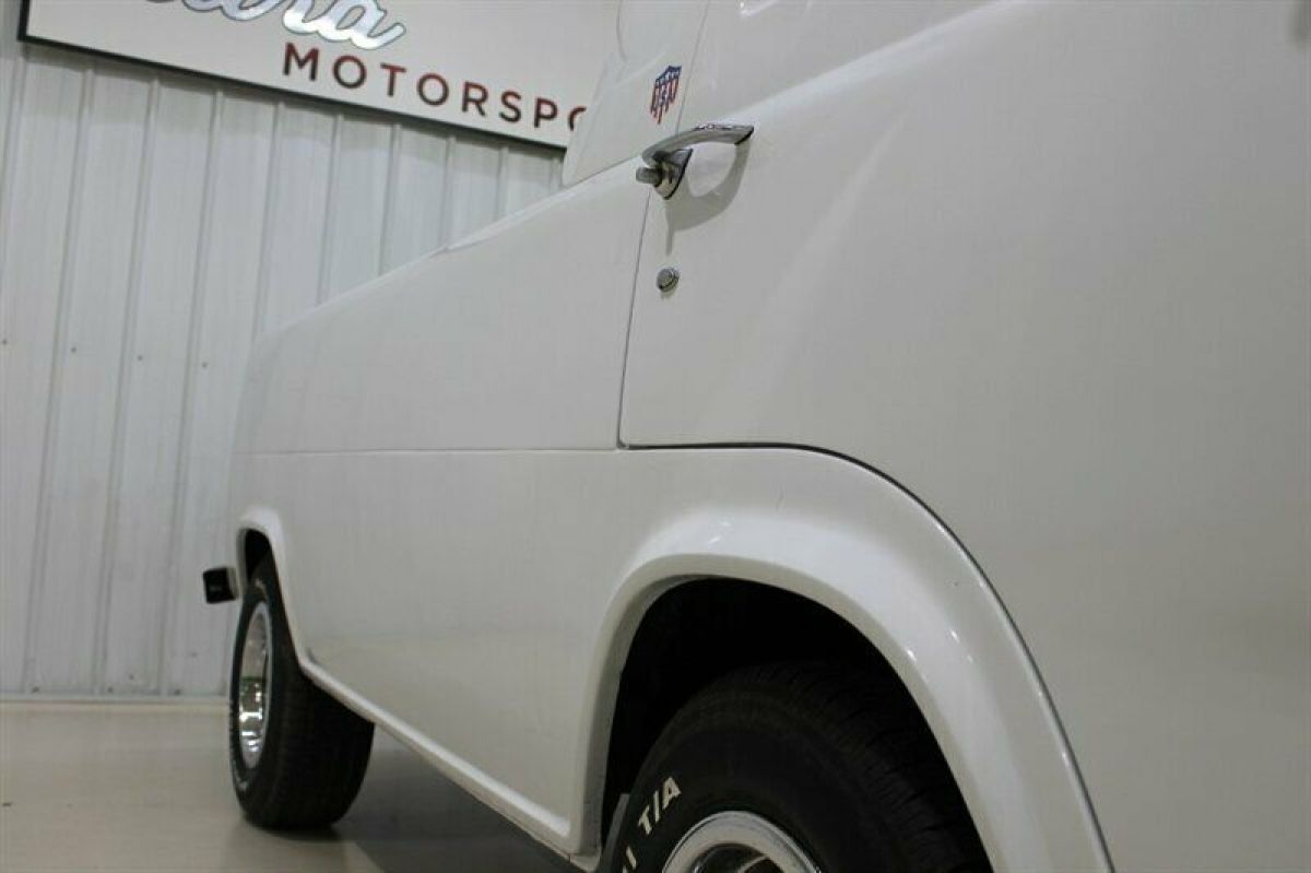 1962 Ford E-Series Van - photo 6