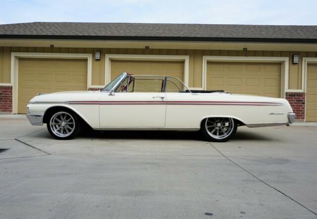 1962 Ford Galaxie Sunliner - photo 2