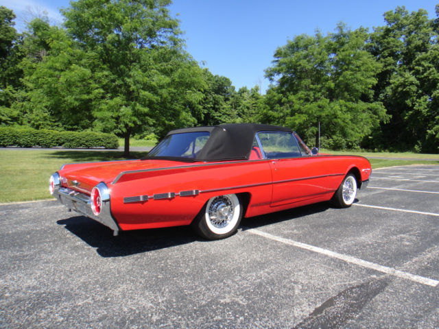 1962 Ford Thunderbird