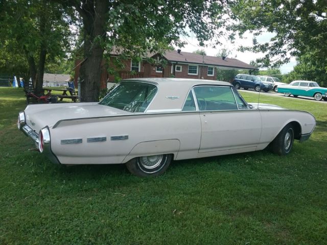 1962 Ford Thunderbird - photo 2