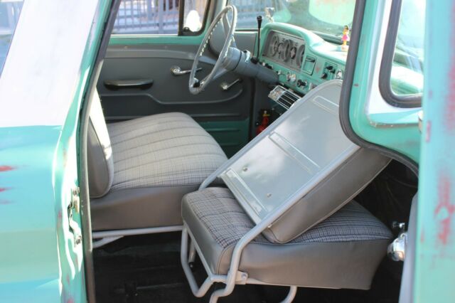 1962 GMC Suburban - photo 11