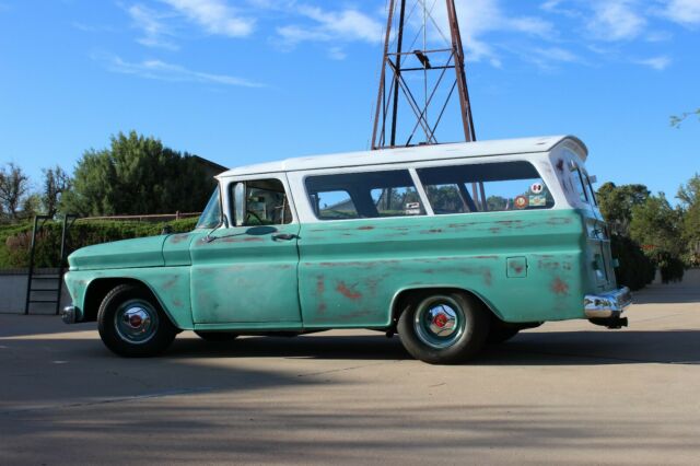 1962 GMC Suburban - photo 2