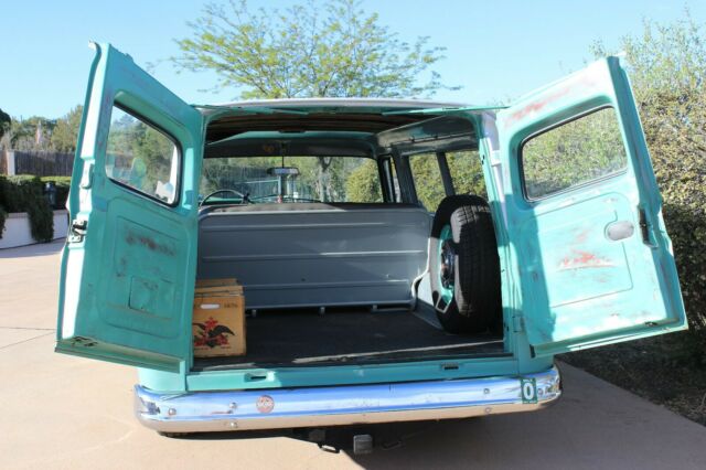 1962 GMC Suburban - photo 8