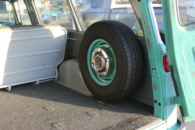 1962 GMC Suburban - photo 9