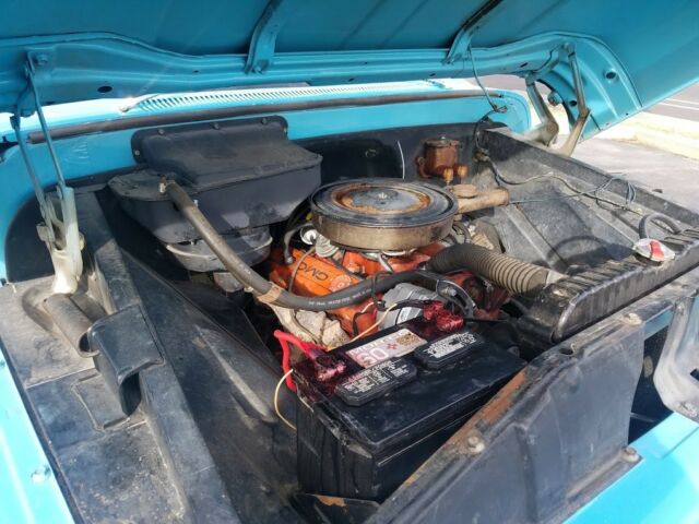 1962 GMC Suburban Has a custom package - photo 12