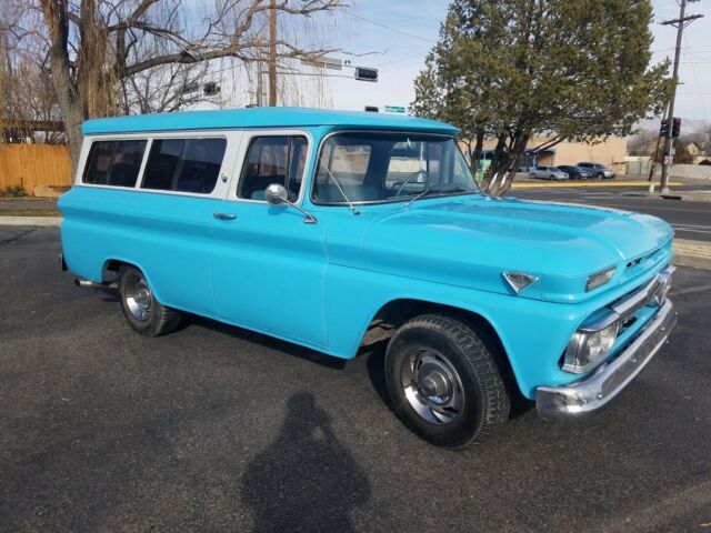 1962 GMC Suburban Has a custom package - photo 3