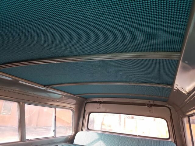 1962 GMC Suburban Has a custom package - photo 7