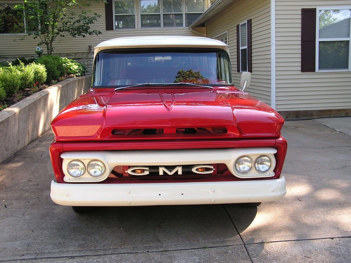 1962 GMC Suburban - photo 2