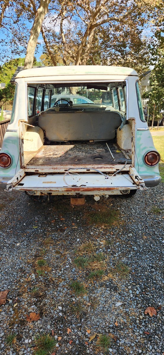 1962 International Harvester Travelall 120 - photo 2