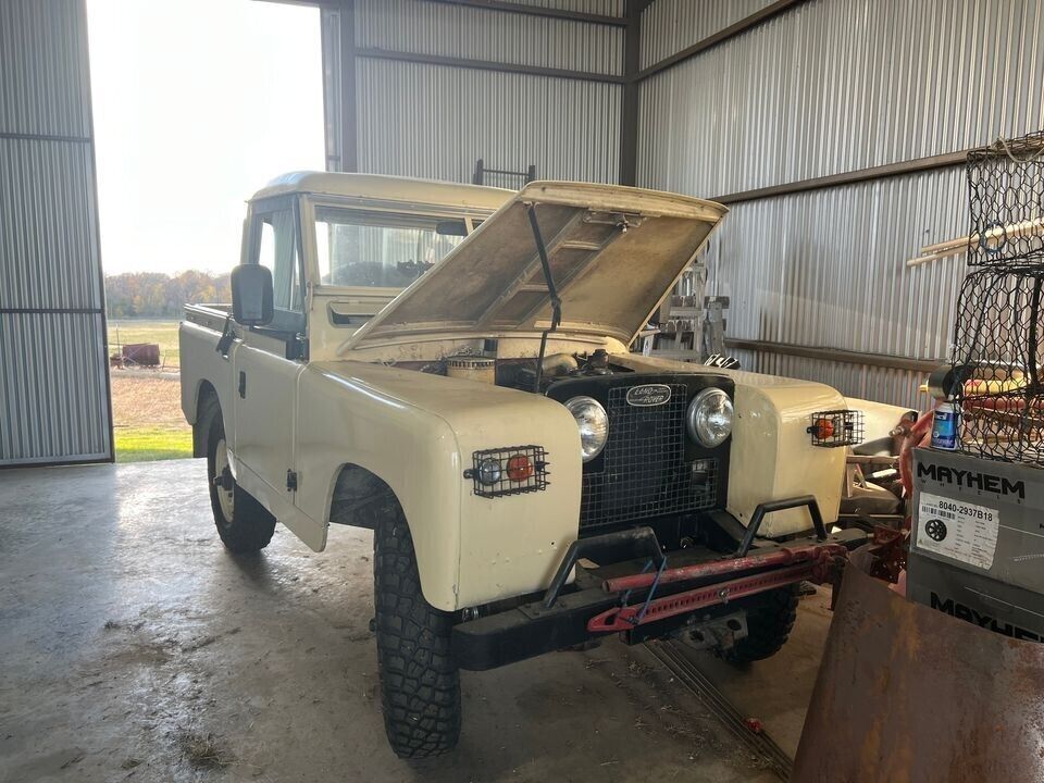 1962 Land Rover LR2 2dr 4x4 runs and drives good. 1962 Land Rover LR2