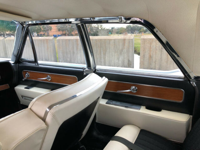 1962 Lincoln Continental elegant Sultana White - photo 13