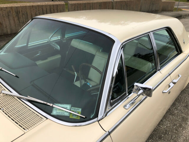 1962 Lincoln Continental elegant Sultana White - photo 9