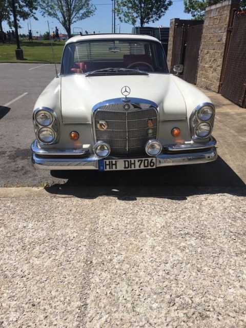 1962 Mercedes Benz Fintail W111 220b Heckflosse 1962 Mercedes-Benz 200-Series