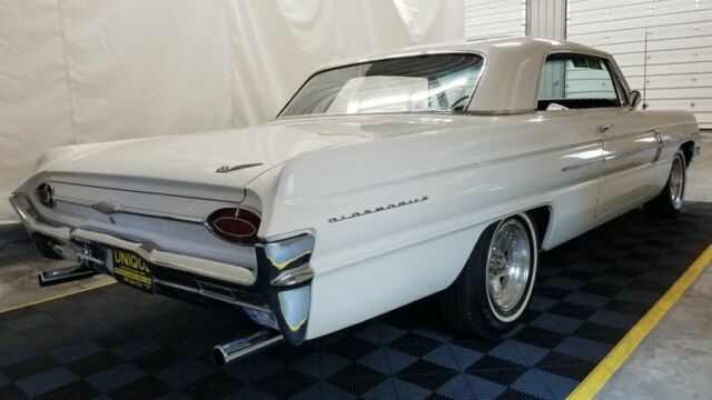 1962 Oldsmobile Dynamic 88 Holiday Coupe - photo 4