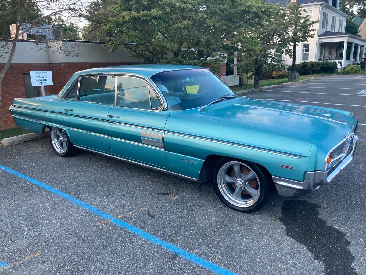 1962 Oldsmobile Ninety-Eight Holiday - photo 3