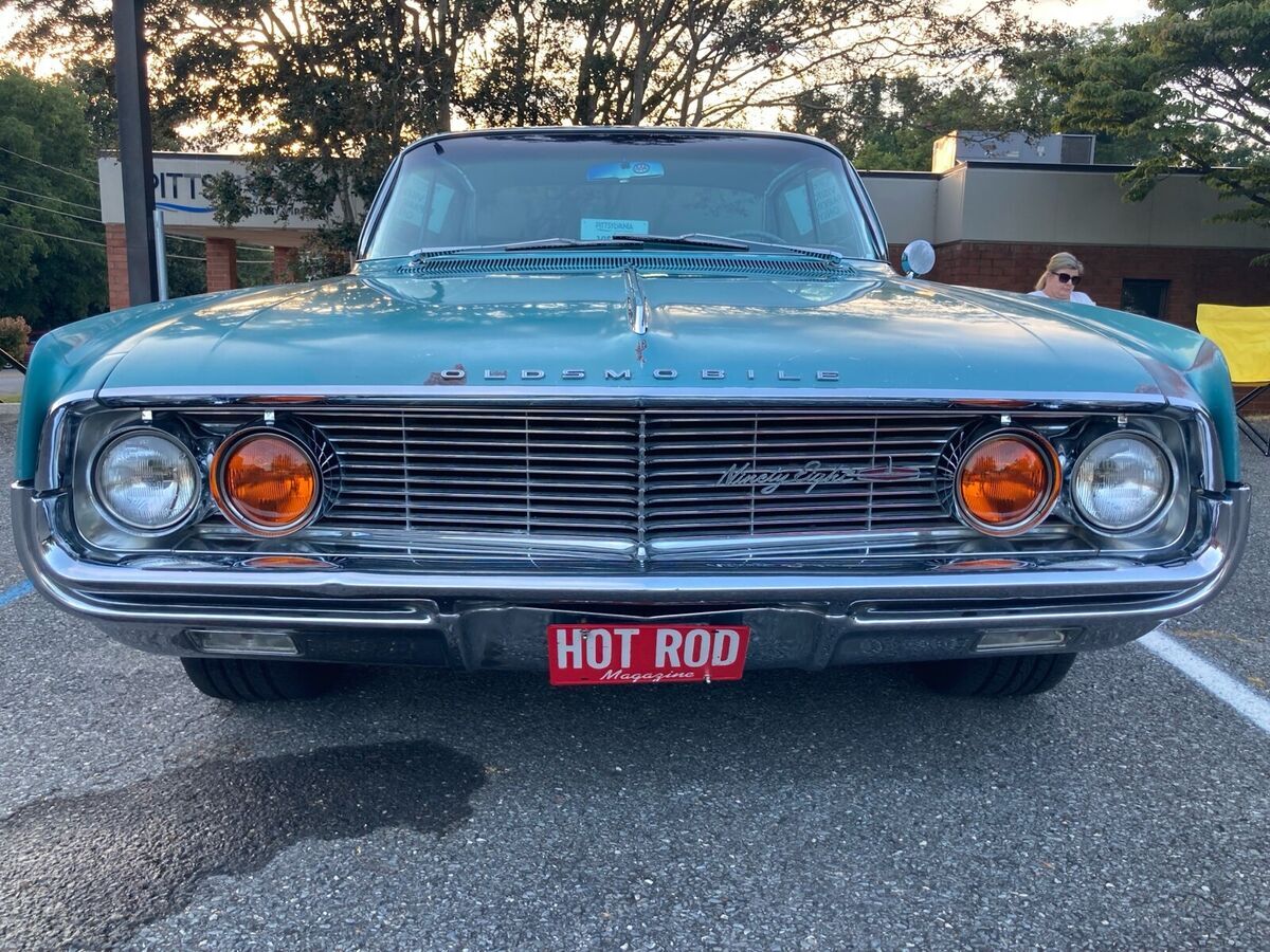 1962 Oldsmobile Ninety-Eight Holiday - photo 4