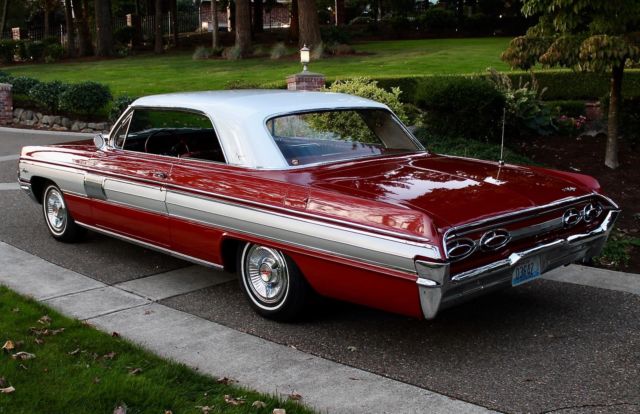 1962 Oldsmobile Starfire 2-door Hardtop - photo 4